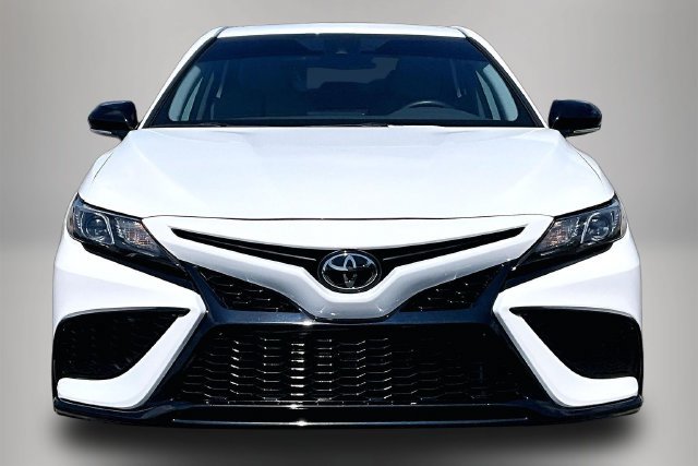 Used 2024 Toyota Camry SE FWD image 3