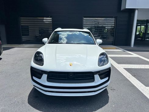 Certified 2024 Porsche Macan AWD/4WD image 3