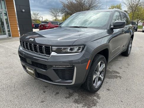 New 2026 Jeep Grand Cherokee Limited AWD/4WD image 2