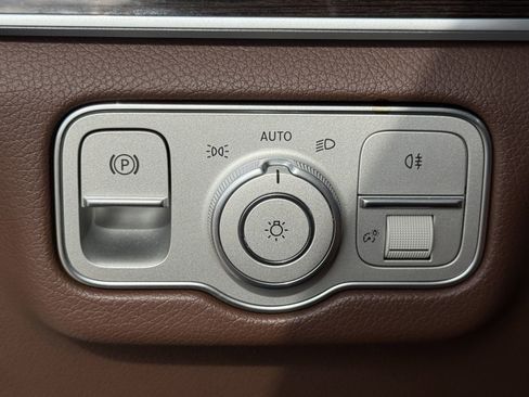 Used 2025 Mercedes-Benz GLS 450 4MATIC image 22