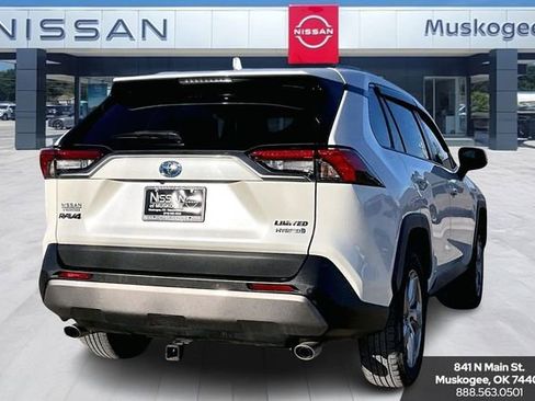 Used 2020 Toyota RAV4 Limited image 5