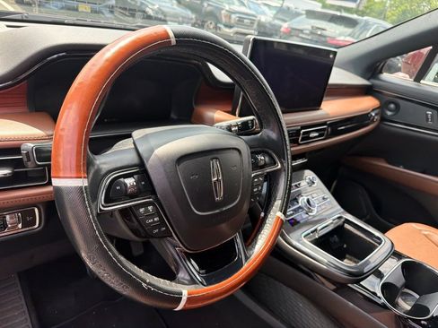Used 2023 Lincoln Nautilus Reserve w/ Luxury Package AWD/4WD image 10