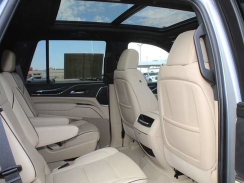 Used 2024 Cadillac Escalade Premium Luxury w/ Performance Package AWD/4WD image 19