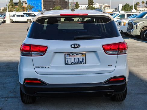 Used 2017 Kia Sorento LX image 8