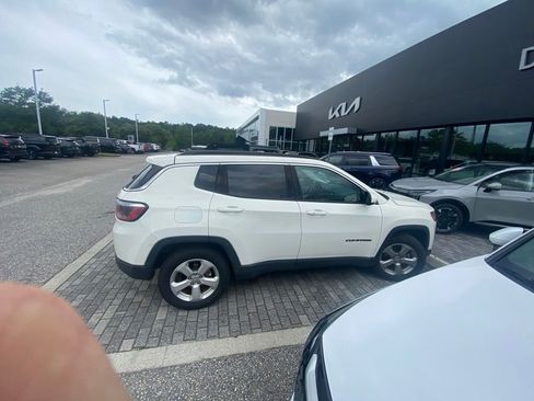 Used 2018 Jeep Compass Latitude w/ Popular Equipment Group FWD image 13