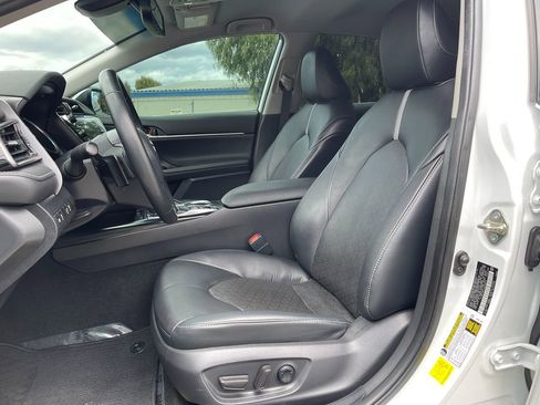 Used 2020 Toyota Camry XSE w/ Navigation Package FWD image 15