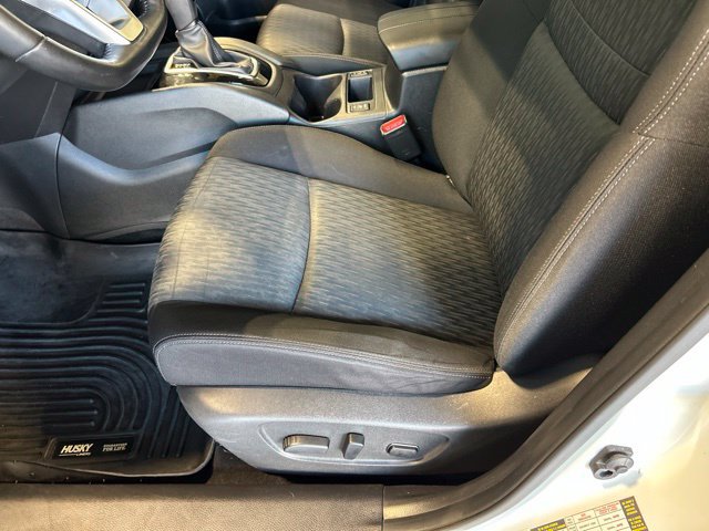 Used 2017 Nissan Rogue SV w/ SV Premium Package AWD/4WD image 16
