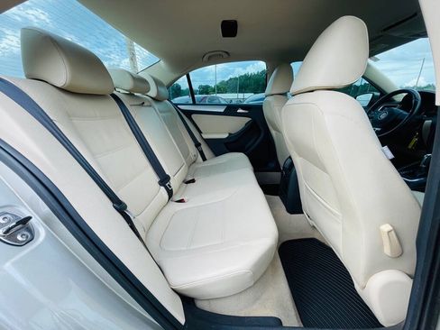 Used 2013 Volkswagen Jetta SE FWD image 22