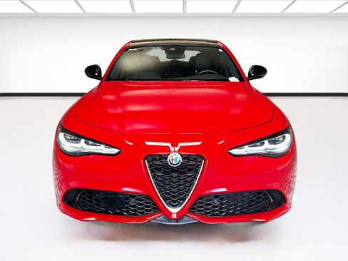 Used 2024 Alfa Romeo Giulia Ti RWD image 2