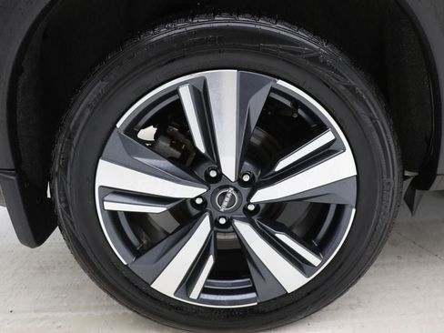 Used 2023 Nissan Rogue SL w/ SL Premium Package image 9