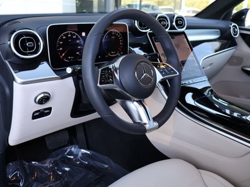 Used 2025 Mercedes-Benz GLC 350e 4MATIC image 12