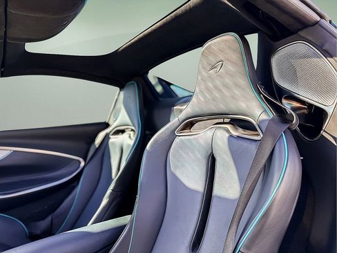 Used 2025 McLaren Artura Spider RWD image 19