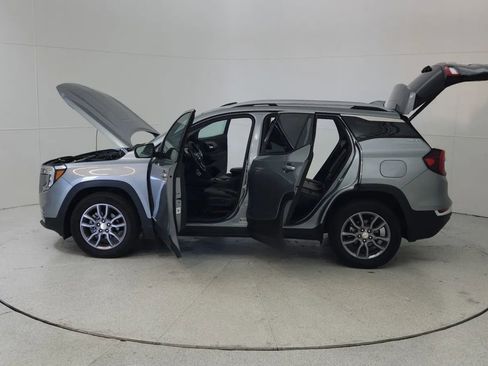 Used 2023 GMC Terrain SLT image 12