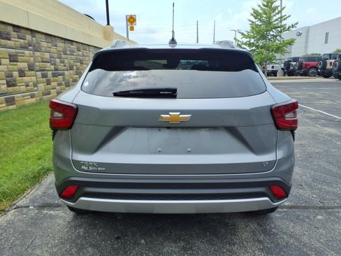 Used 2024 Chevrolet Trax LT w/ Driver Confidence Package FWD image 9