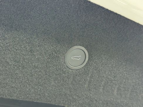 Used 2022 Tesla Model S Plaid image 28