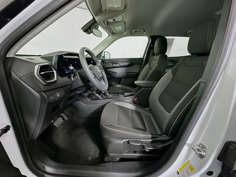 Used 2025 Chevrolet TrailBlazer LT FWD image 13