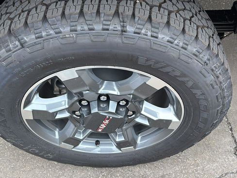 New 2026 GMC Sierra 2500 SLT w/ SLT Premium Package image 11