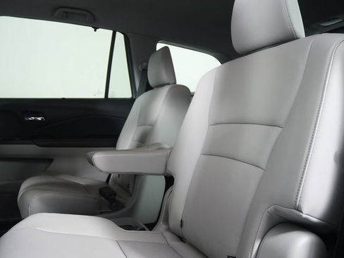 Used 2022 Honda Pilot Touring image 16