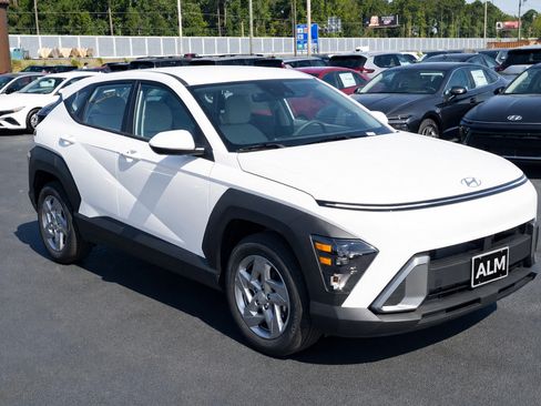 New 2026 Hyundai Kona SE FWD image 3