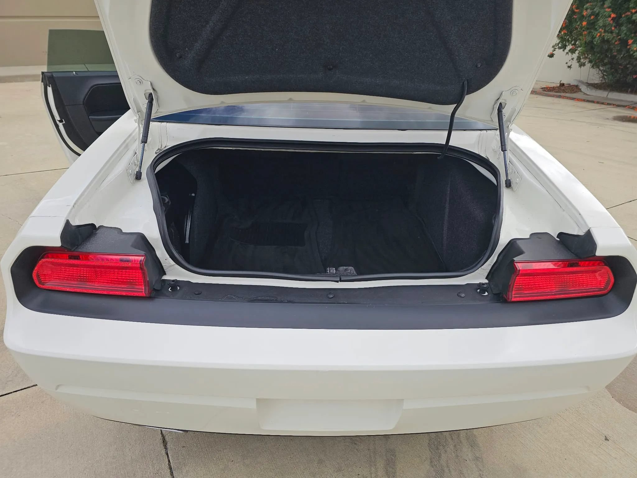 Used 2010 Dodge Challenger R/T RWD image 14