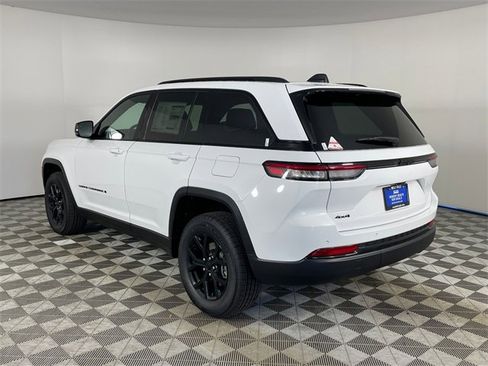 New 2025 Jeep Grand Cherokee Altitude image 5