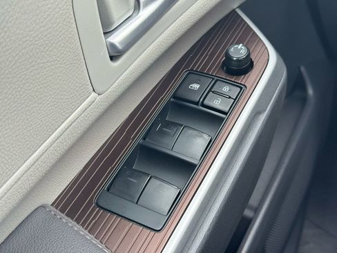 Used 2023 Toyota Sienna XLE image 29