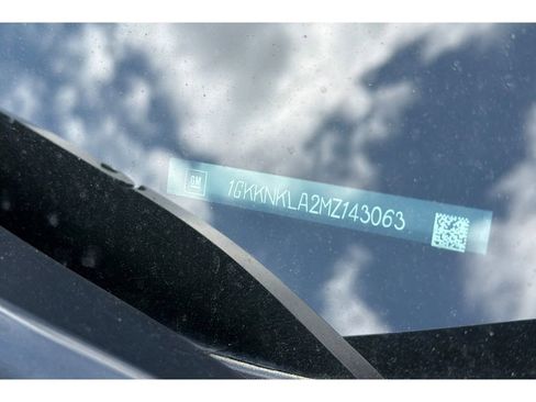 Used 2021 GMC Acadia SLE w/ Driver Convenience Package FWD image 8