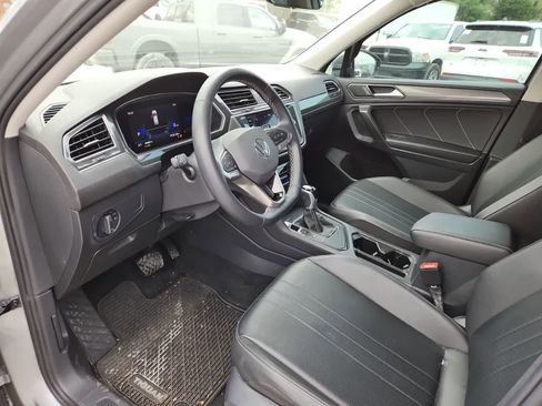 Used 2022 Volkswagen Tiguan SE image 13