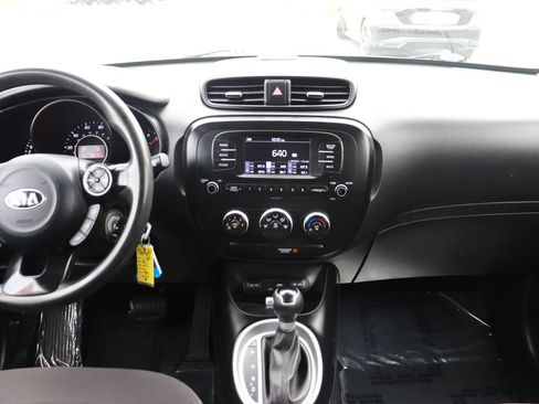 Used 2018 Kia Soul FWD image 14