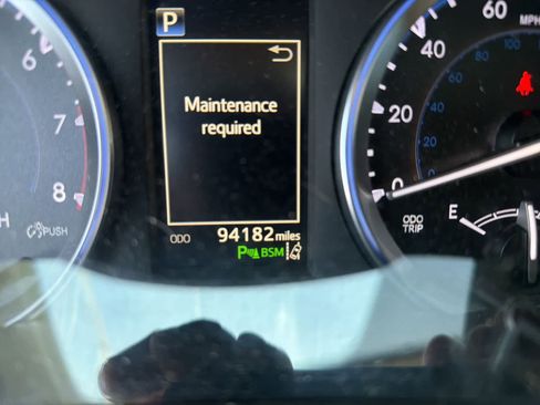 Used 2017 Toyota Highlander Limited image 2