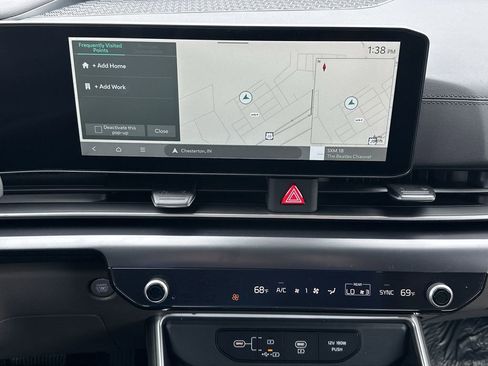 New 2025 Kia Carnival FWD image 21