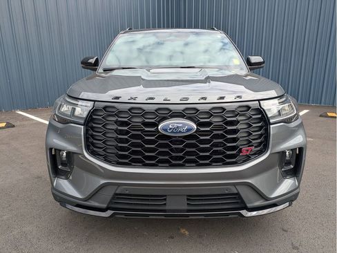 Certified 2025 Ford Explorer ST AWD/4WD image 2