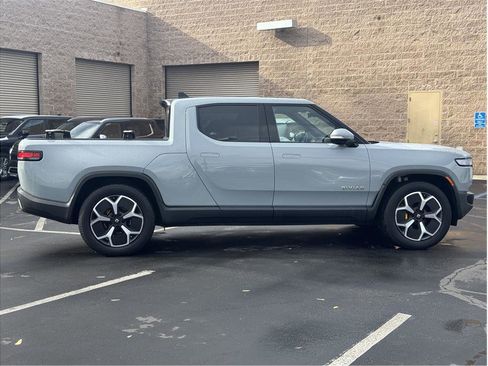 Used 2022 Rivian R1T Adventure image 4