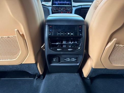 Used 2024 Jeep Grand Cherokee Summit AWD/4WD image 22