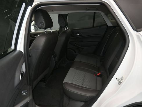 Used 2025 Chevrolet Trax LT w/ LT Convenience Package FWD image 15