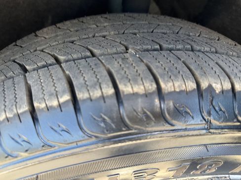 Used 2022 Chrysler Pacifica Touring-L AWD/4WD image 28