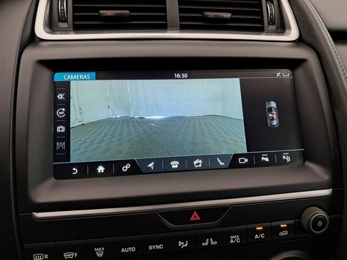 Used 2020 Jaguar E-PACE SE image 22