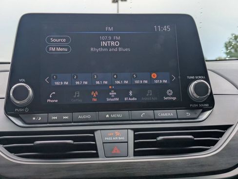 Used 2025 Nissan Altima 2.5 SV FWD image 19