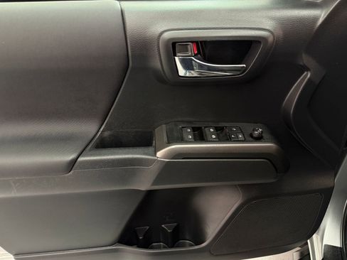 Used 2023 Toyota Tacoma TRD Off-Road image 11