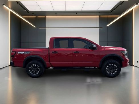 Used 2021 Nissan Titan PRO-4X w/ Pro-4x Convenience Package AWD/4WD image 6