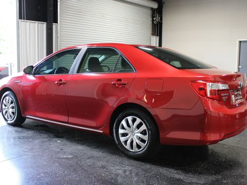 Used 2013 Toyota Camry LE FWD image 5