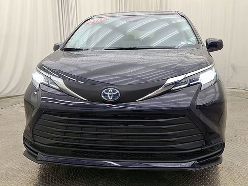 Used 2021 Toyota Sienna LE image 6