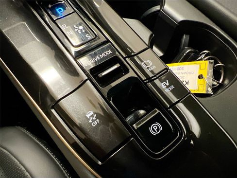 Used 2025 Toyota Crown Signia image 15