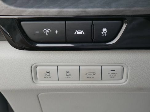 Used 2024 Kia Carnival EX FWD image 24