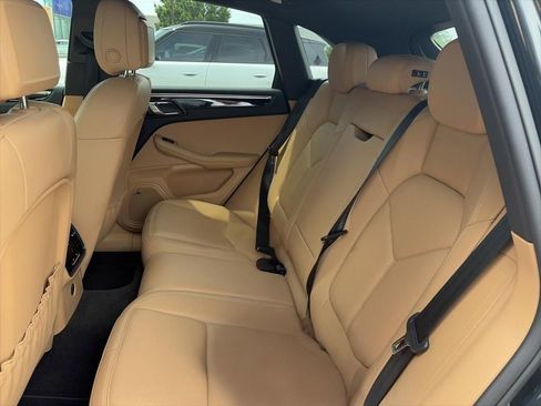 Used 2018 Porsche Macan Sport Edition AWD/4WD image 7