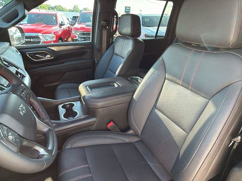 Used 2024 Chevrolet Suburban RST w/ Luxury Package AWD/4WD image 5