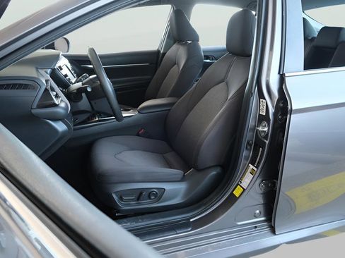 Used 2020 Toyota Camry LE image 16