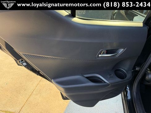 Used 2020 Toyota C-HR LE FWD image 12