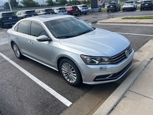 Used 2016 Volkswagen Passat 1.8T SE FWD image 1