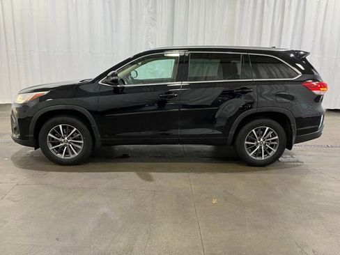 Certified 2017 Toyota Highlander XLE AWD/4WD image 7